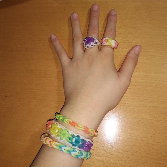 2/$15 Rainbow Loom Kit+ 5 PREMADE - Picture 4 of 5